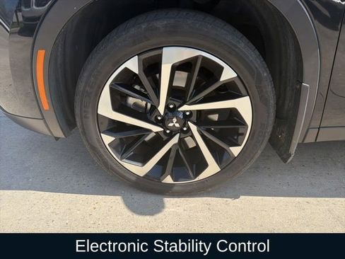 Used 2023 Mitsubishi Outlander SE image 9