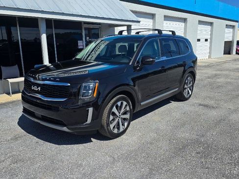 Used 2022 Kia Telluride EX w/ EX Premium Package FWD image 2