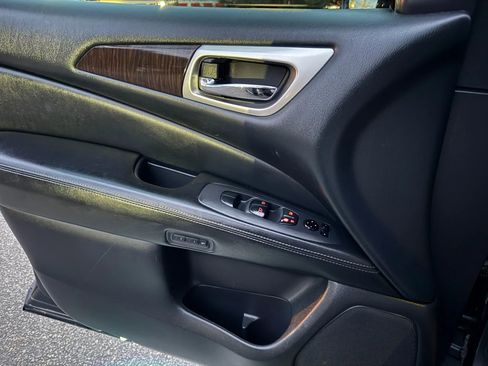 Used 2013 Nissan Pathfinder Platinum image 15