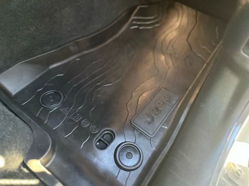 Used 2022 Jeep Wrangler Unlimited Rubicon w/ LED Lighting Group image 15