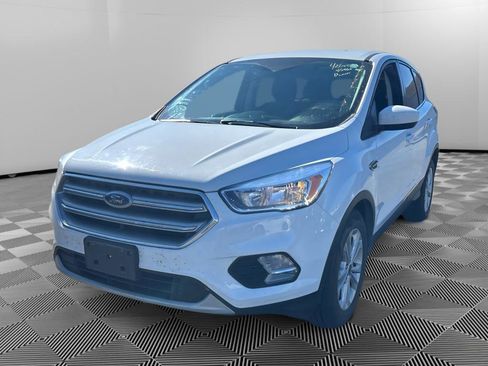 Used 2017 Ford Escape SE w/ SE Cold Weather Package FWD image 3