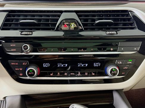 Used 2023 BMW 530i w/ Convenience Package image 16