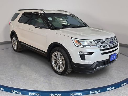 Certified 2019 Ford Explorer XLT w/ Equipment Group 202A AWD/4WD image 3
