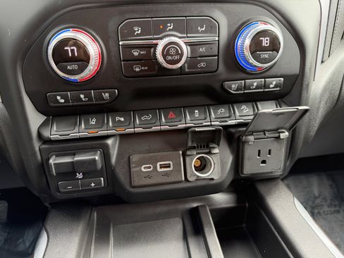 Used 2020 GMC Sierra 2500 SLT w/ SLT Premium Plus Package image 17