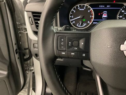 Used 2025 Nissan Rogue SV FWD image 12