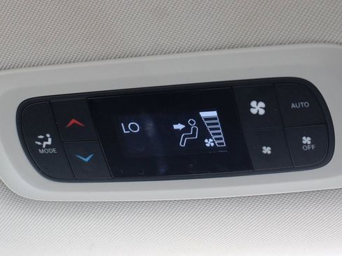 Used 2021 Chrysler Pacifica Touring w/ Uconnect Theater Family Group image 36