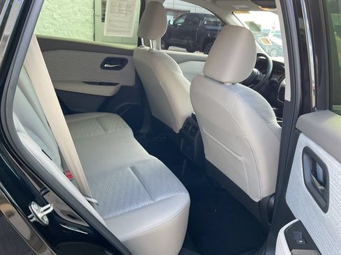 Used 2023 Nissan Rogue SV AWD/4WD image 14