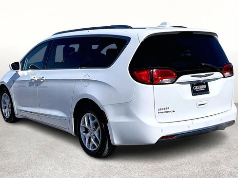 Used 2017 Chrysler Pacifica Touring-L Plus w/ Tire & Wheel Group image 16