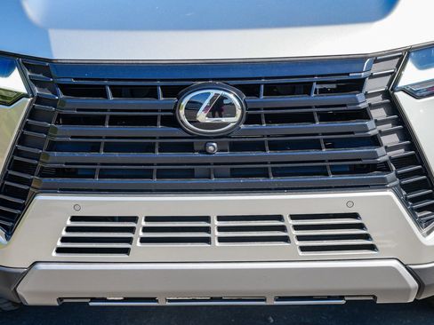 Used 2024 Lexus GX 550 AWD/4WD image 7