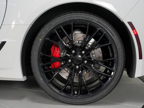 Used 2017 Chevrolet Corvette Z06 w/ Chrome Badge Package RWD image 19