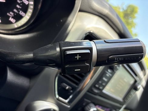 Used 2017 Nissan Titan SV AWD/4WD image 27