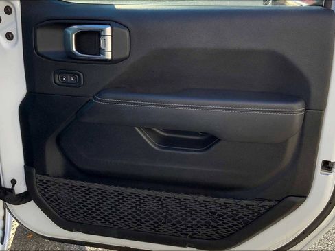 Used 2023 Jeep Wrangler Sahara image 21