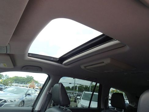 Used 2018 Honda Pilot Touring image 11