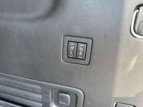 Used 2018 Chevrolet Traverse High Country AWD/4WD image 31