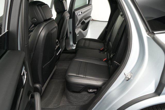 Used 2023 Porsche Cayenne AWD/4WD image 48
