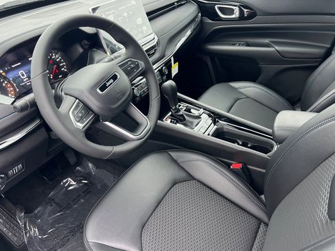 New 2026 Jeep Compass Latitude image 8