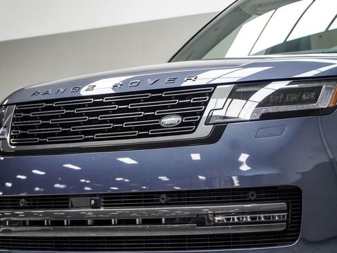 Used 2024 Land Rover Range Rover SE AWD/4WD image 2