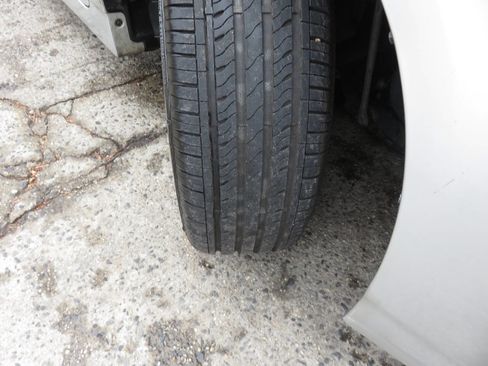 Used 2013 Toyota Prius Plug-In Hybrid image 31