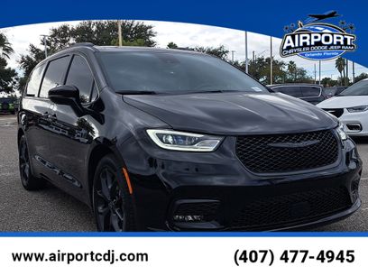 New 2026 Chrysler Pacifica Select w/ S Appearance Package