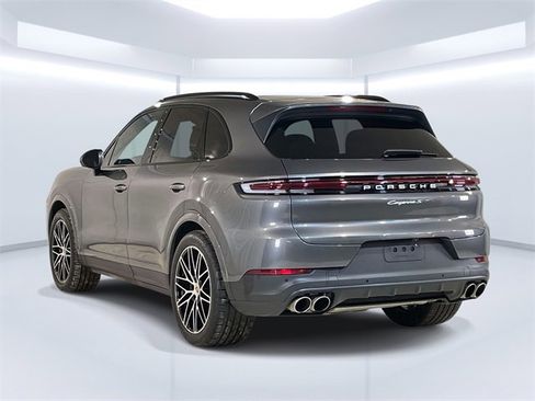 Used 2024 Porsche Cayenne S image 8