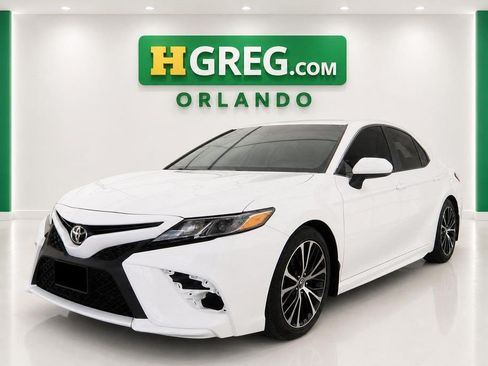 Used 2020 Toyota Camry SE FWD image 4