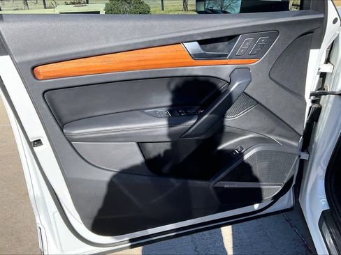 Used 2021 Audi Q5 Prestige w/ Prestige Package image 21