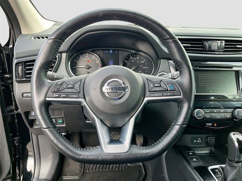 Used 2022 Nissan Rogue Sport SL w/ Premium Package image 11