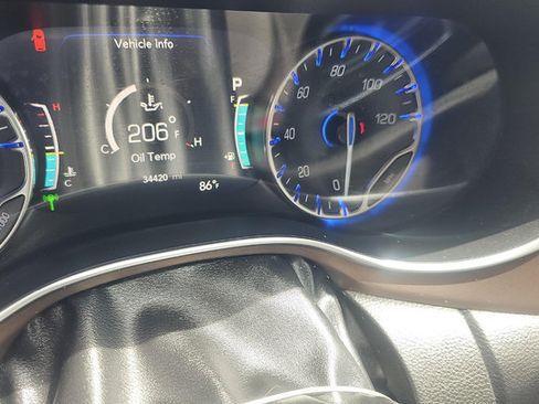Used 2019 Chrysler Pacifica Touring-L Plus w/ Advanced Safetytec Group FWD image 8