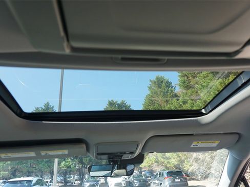 Used 2020 Honda Pilot Touring image 13