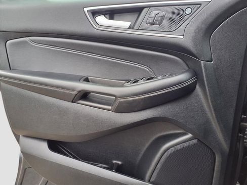 Used 2022 Ford Edge Titanium image 28