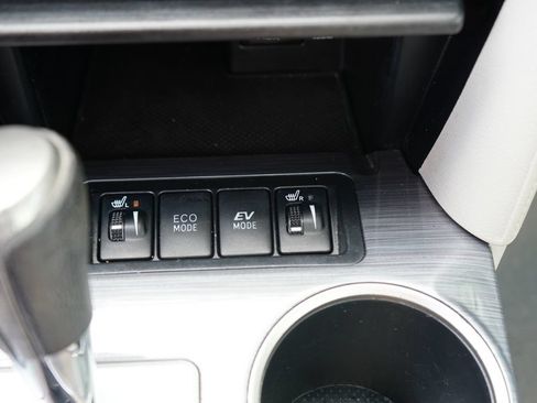 Used 2012 Toyota Camry XLE w/ Leather Pkg FWD image 27