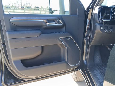 Used 2025 Chevrolet Silverado 3500 LTZ w/ LTZ Plus Package image 13