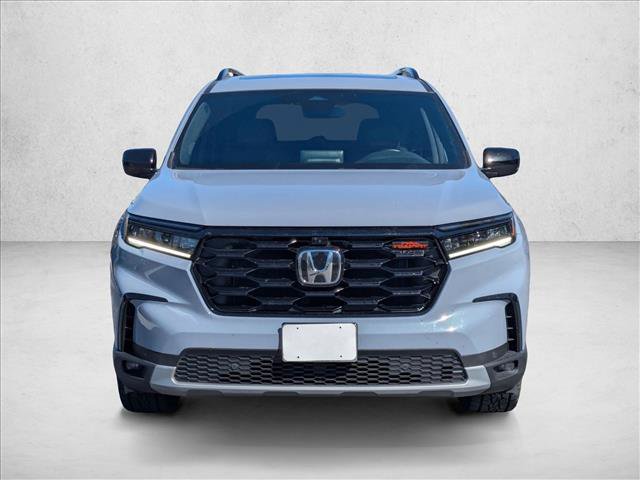 Used 2025 Honda Pilot TrailSport image 2