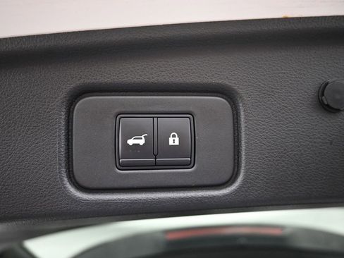 Used 2022 Nissan Pathfinder SL image 11