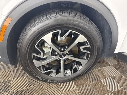 Certified 2023 Kia Sportage EX image 29