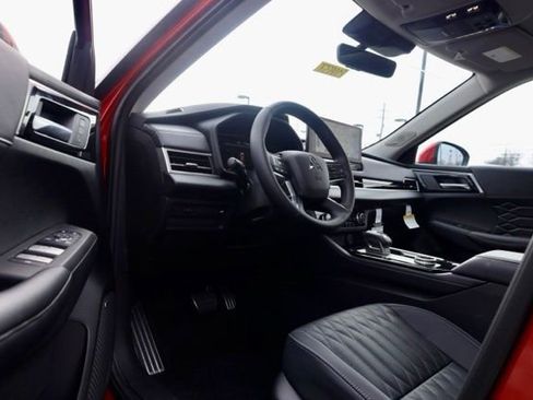 Used 2025 Mitsubishi Outlander SEL image 17