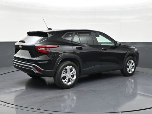 Used 2025 Chevrolet Trax LS image 5