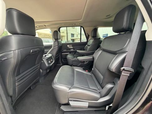 Used 2025 Ford Expedition Platinum AWD/4WD image 17