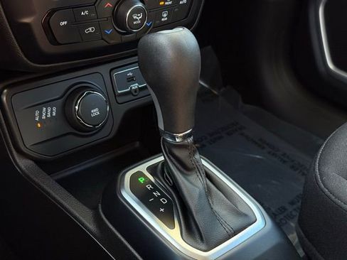 Certified 2021 Jeep Renegade Latitude image 31