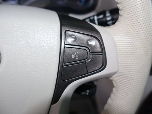 Used 2014 Toyota Sienna XLE w/ XLE Premium Package FWD image 20
