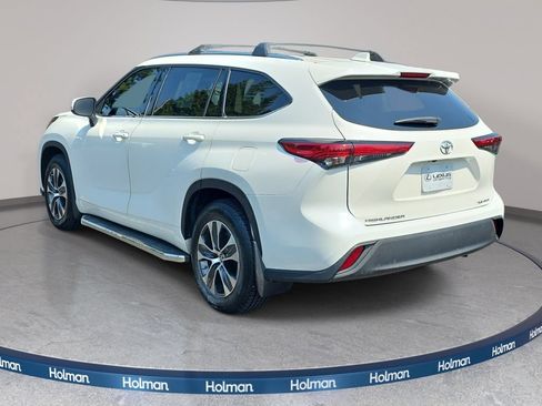 Used 2021 Toyota Highlander XLE AWD/4WD image 7