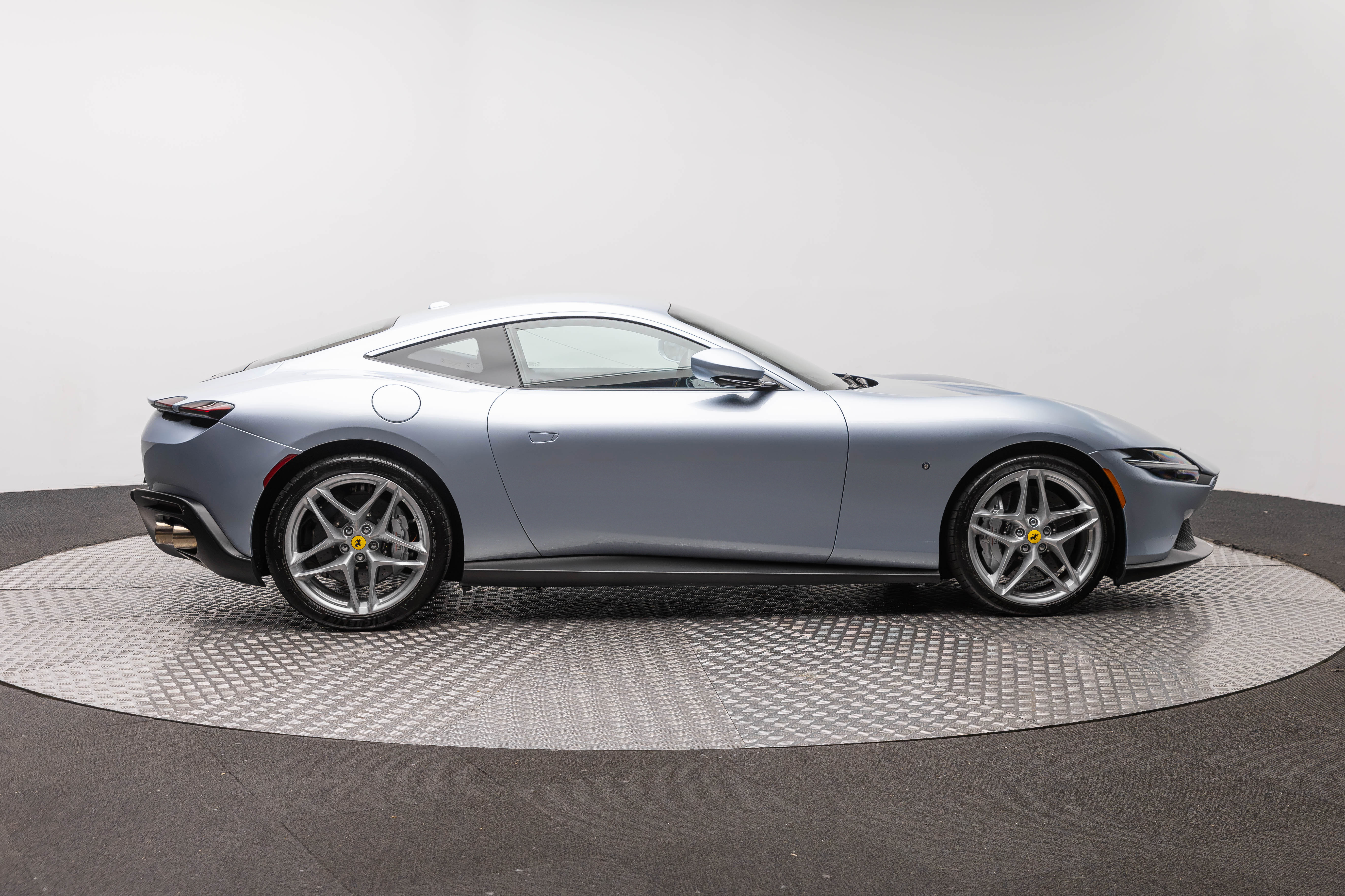 Certified 2022 Ferrari Roma RWD image 9