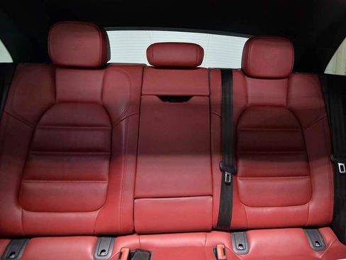 Used 2023 Porsche Macan S image 9