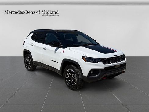 Used 2026 Jeep Compass Trailhawk AWD/4WD image 1