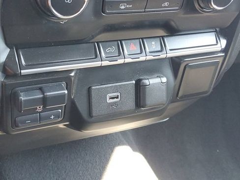 Certified 2020 Chevrolet Silverado 1500 Custom w/ Custom Value Package AWD/4WD image 27