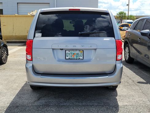 Used 2019 Dodge Grand Caravan SE w/ UConnect Hands-Free Group FWD image 5