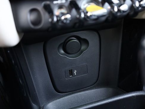 Used 2020 MINI Cooper SE w/ 6.5" Touchscreen Package image 18