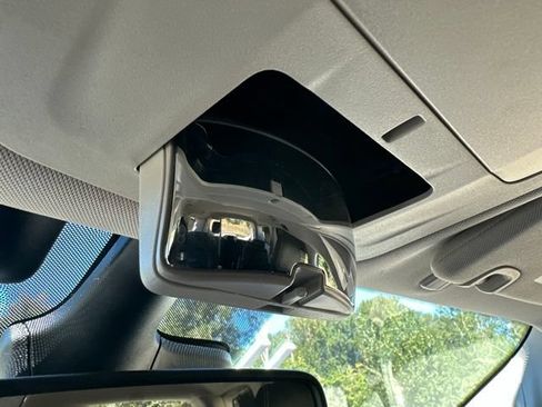 Used 2022 Chrysler Pacifica Touring-L FWD image 35