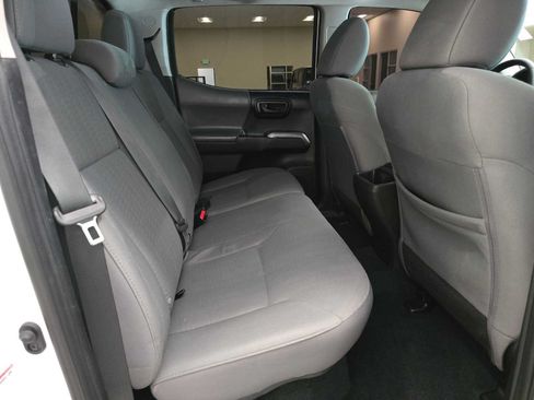 Used 2018 Toyota Tacoma SR5 AWD/4WD image 25