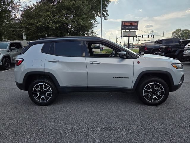 Used 2024 Jeep Compass Trailhawk AWD/4WD image 10